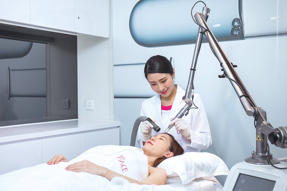 perFACE INSTITUTE 為學生提供職業轉介服務,為畢業生尋找工作機會。除此之外,更為學生提供就業職位,畢業後可成為perFACE的員工